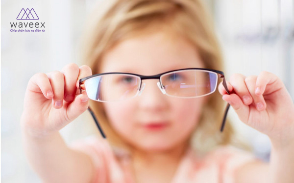 Lầm tưởng của nhiều người về việc đeo kính khi trẻ bị cận thị học đường