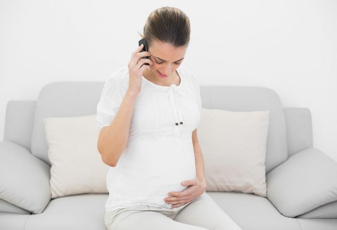 Ảnh hưởng của điện thoại di động đến bà bầu và thai nhi là rất nghiêm trọng